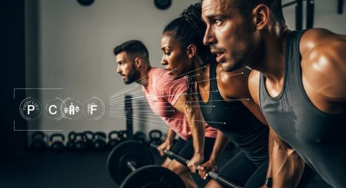 Athleten beim CrossTraining fokussieren sich auf ihre Makros für optimale Leistung.